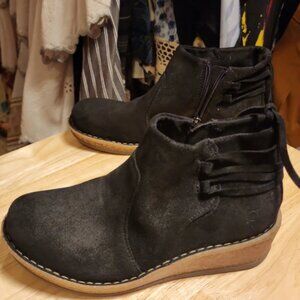 Børn Viana black Suede Wedge Booties